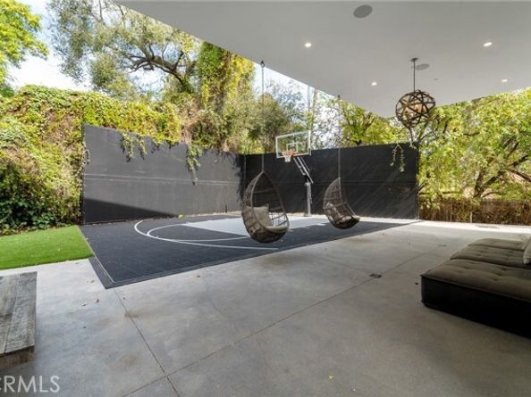 4653 Vanalden Avenue, Tarzana (los Angeles) CA 91356