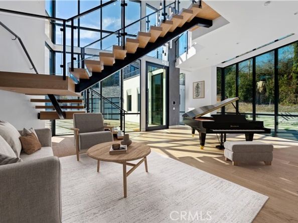 4653 Vanalden Avenue, Tarzana (los Angeles) CA 91356