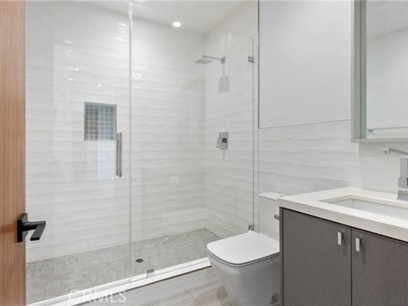 4653 Vanalden Avenue, Tarzana (los Angeles) CA 91356