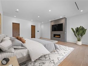 4653 Vanalden Avenue, Tarzana (los Angeles) CA 91356