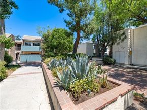 5700 Etiwanda Avenue 102, Tarzana (los Angeles) CA 91356