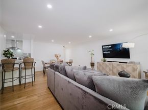 5700 Etiwanda Avenue 102, Tarzana (los Angeles) CA 91356