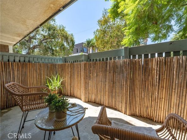 5700 Etiwanda Avenue 102, Tarzana (los Angeles) CA 91356