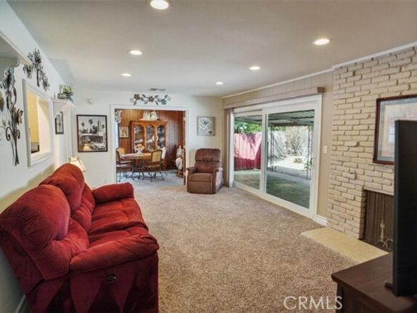 8444 Remmet Avenue, Canoga Park (los Angeles) CA 91304