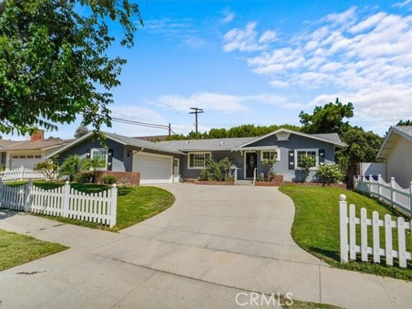 8444 Remmet Avenue, Canoga Park (los Angeles) CA 91304