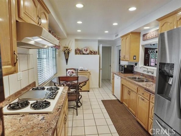 8444 Remmet Avenue, Canoga Park (los Angeles) CA 91304