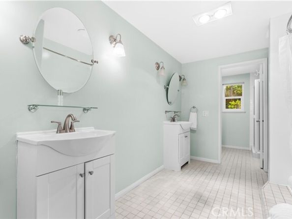 8788 Moorcroft Avenue, West Hills (los Angeles) CA 91304