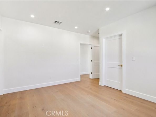 14931 Vose Street, Van Nuys (los Angeles) CA 91405