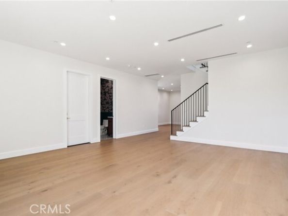 14931 Vose Street, Van Nuys (los Angeles) CA 91405