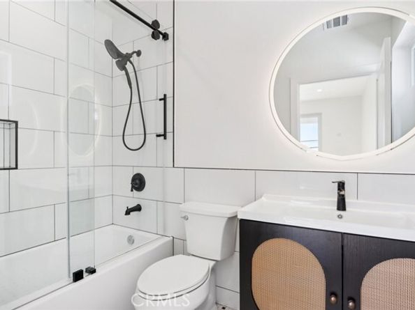 14931 Vose Street, Van Nuys (los Angeles) CA 91405