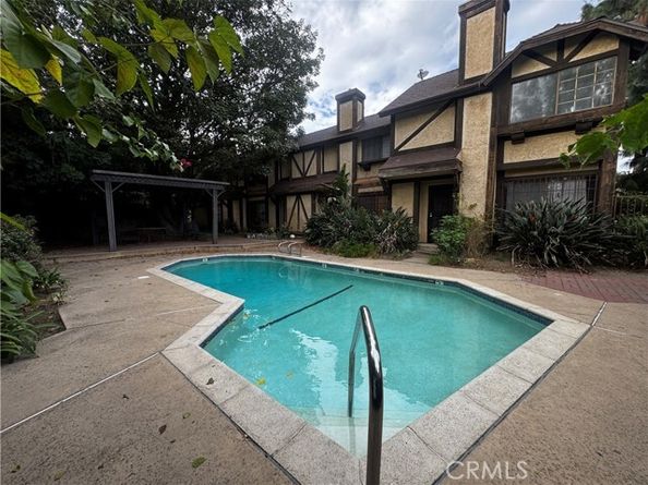 14924 Nordhoff 3, North Hills (los Angeles) CA 91343