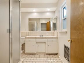 9731 Rathburn, Northridge (los Angeles) CA 91325