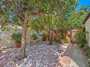7947 Amestoy Avenue, Los Angeles CA 91406