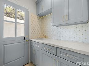 8054 Cedros, Panorama City (los Angeles) CA 91402