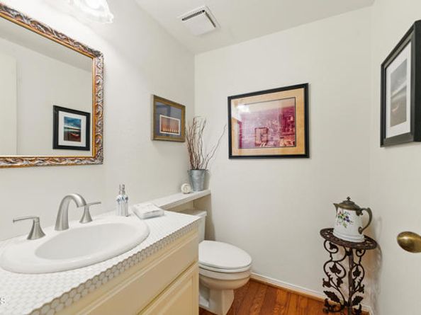 18751 Hatteras Street 13, Tarzana (los Angeles) CA 91356