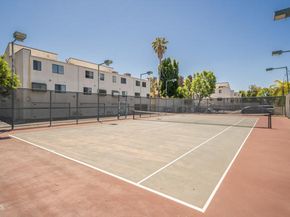 18751 Hatteras Street 13, Tarzana (los Angeles) CA 91356