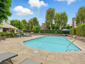 18751 Hatteras Street 13, Tarzana (los Angeles) CA 91356