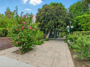 18751 Hatteras Street 13, Tarzana (los Angeles) CA 91356