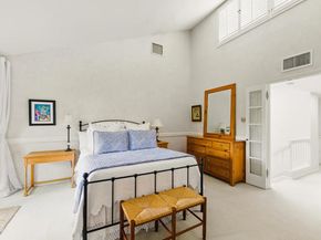 18751 Hatteras Street 13, Tarzana (los Angeles) CA 91356
