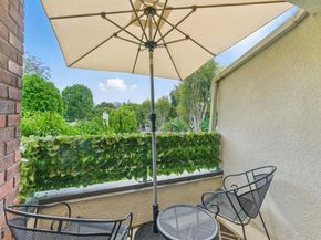 18751 Hatteras Street 13, Tarzana (los Angeles) CA 91356