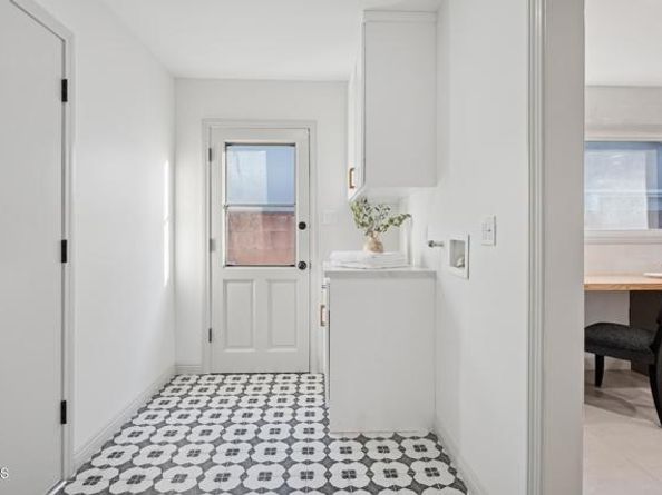 6043 Mary Ellen Avenue, Los Angeles CA 91401