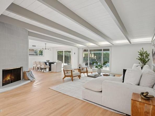 6043 Mary Ellen Avenue, Los Angeles CA 91401