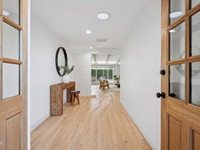 6043 Mary Ellen Avenue, Los Angeles CA 91401