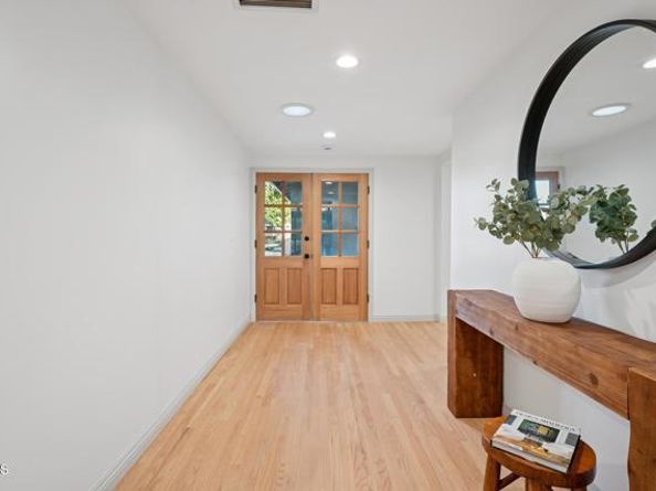 6043 Mary Ellen Avenue, Los Angeles CA 91401