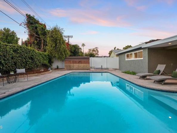 6043 Mary Ellen Avenue, Los Angeles CA 91401