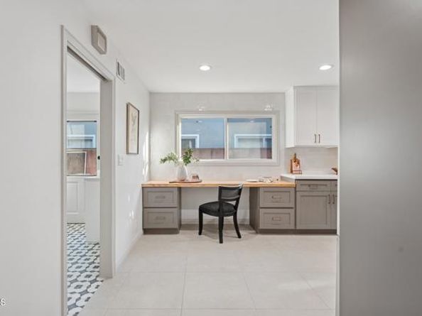 6043 Mary Ellen Avenue, Los Angeles CA 91401