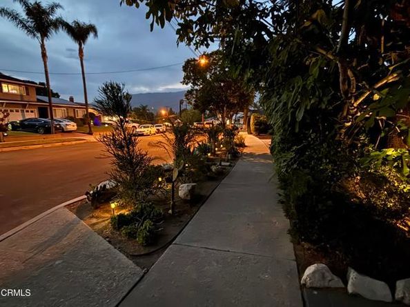 10316 Newhome Avenue, Sunland (los Angeles) CA 91040
