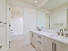 117 Oakstone, Irvine CA 92618