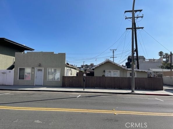 214 Walnut Avenue, Huntington Beach CA 92648