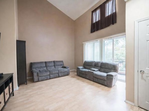 4096 Union Square Lane, San Diego CA 92105