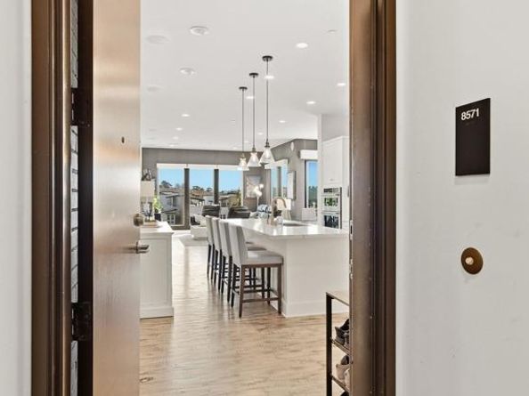 8571 Aspect Dr, San Diego CA 92108