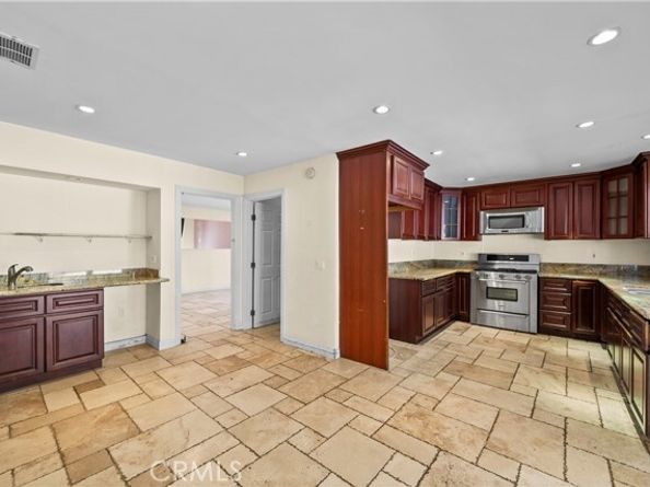 4348 Topanga Canyon, Woodland Hills (los Angeles) CA 91364