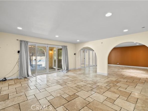 4348 Topanga Canyon, Woodland Hills (los Angeles) CA 91364