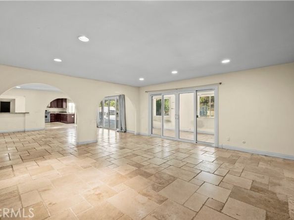 4348 Topanga Canyon, Woodland Hills (los Angeles) CA 91364