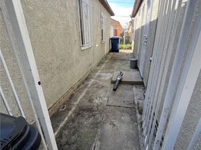 1930 W Manchester, Los Angeles CA 90047