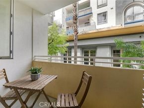 21301 Erwin Street 228, Woodland Hills (los Angeles) CA 91367