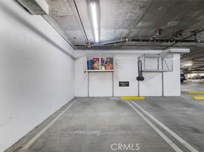 21301 Erwin Street 228, Woodland Hills (los Angeles) CA 91367