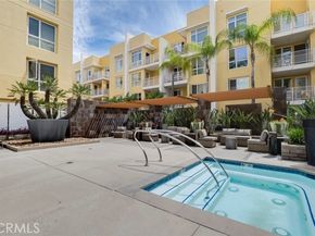 21301 Erwin Street 228, Woodland Hills (los Angeles) CA 91367