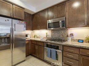 21301 Erwin Street 228, Woodland Hills (los Angeles) CA 91367