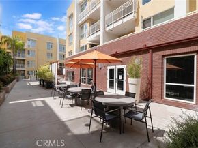 21301 Erwin Street 228, Woodland Hills (los Angeles) CA 91367