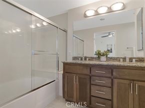 21301 Erwin Street 228, Woodland Hills (los Angeles) CA 91367