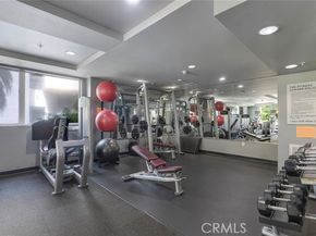 21301 Erwin Street 228, Woodland Hills (los Angeles) CA 91367