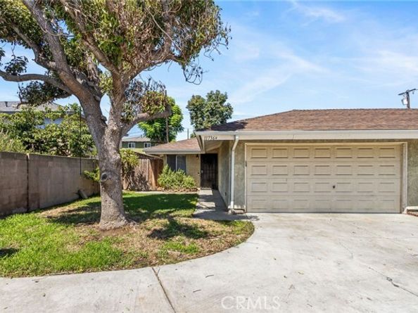 11736 215th, Lakewood CA 90715