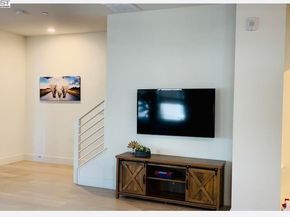 542 Santa Maria Ter 5, Sunnyvale CA 94085