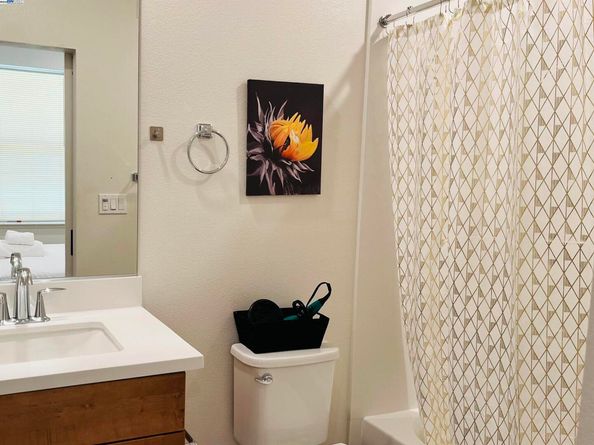 542 Santa Maria Ter 5, Sunnyvale CA 94085