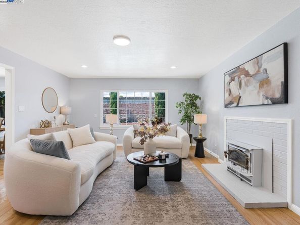 8612 Wicklow Ln, Dublin CA 94568